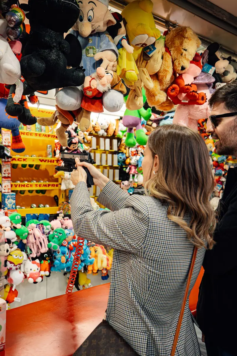 Tiro a segno tra i peluche del luna park — Parco d’Autunno al Raffo Parco Gondar di Gallipoli