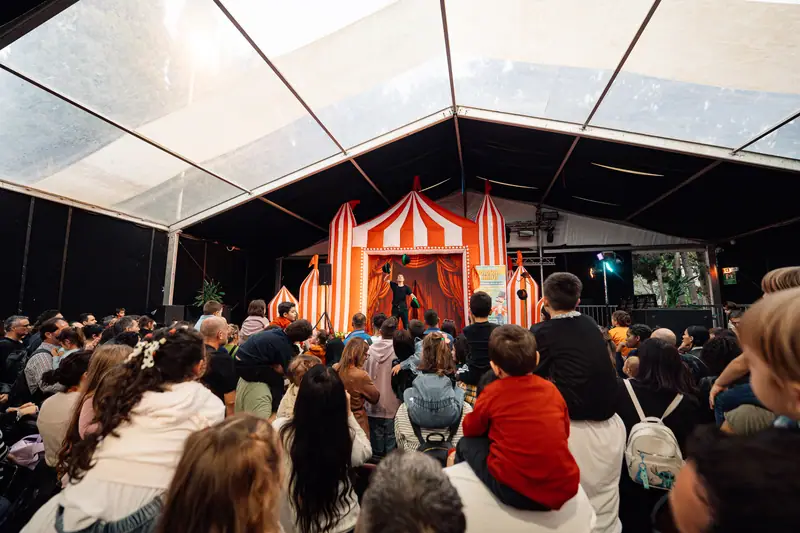 Tendone circo, famiglie spettatrici